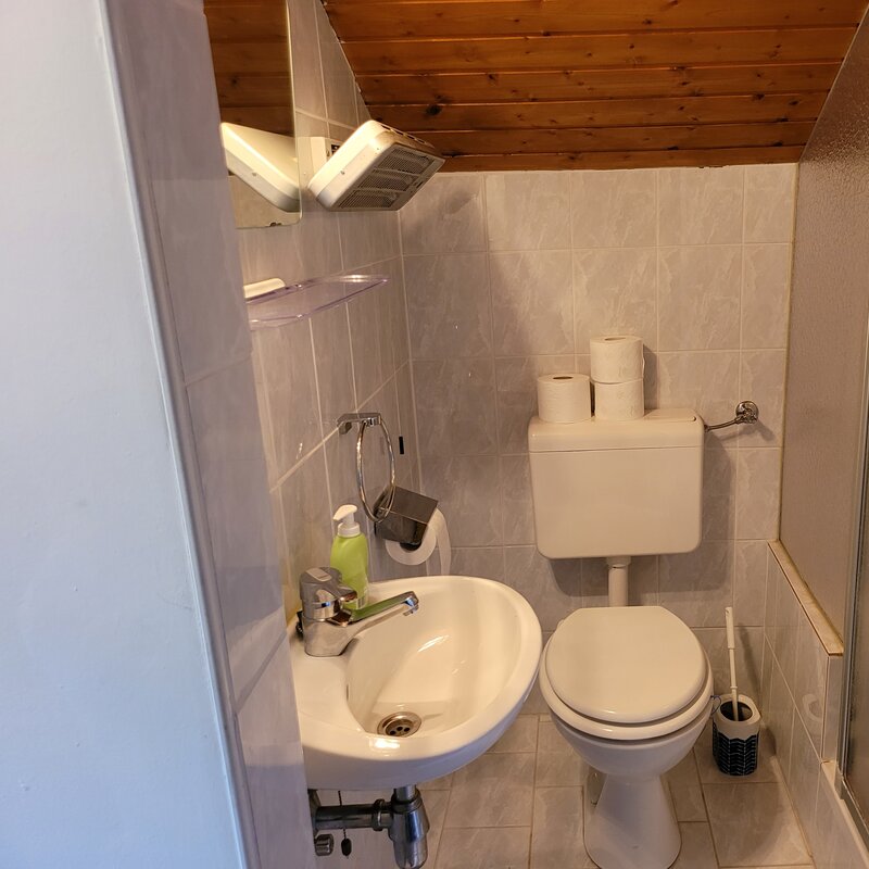 Waschbecken, WC und Dusche | © Marianne Witzko