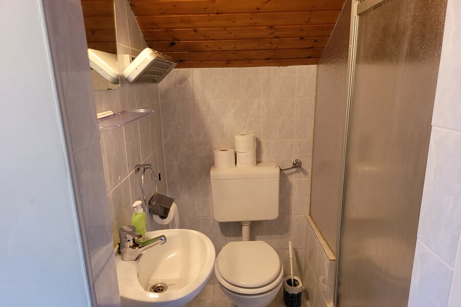 Waschbecken, WC und Dusche | © Marianne Witzko