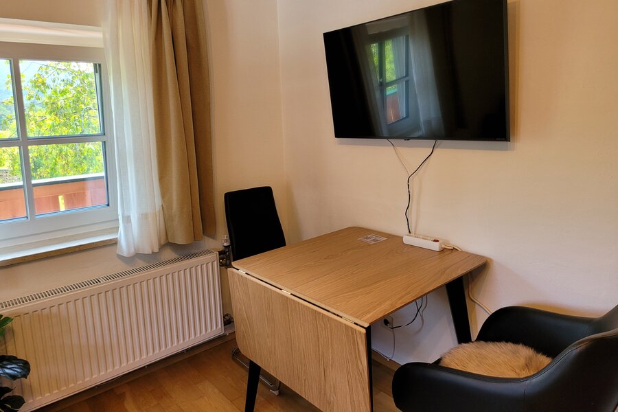 Dining table and Smart TV | © Marianne Witzko