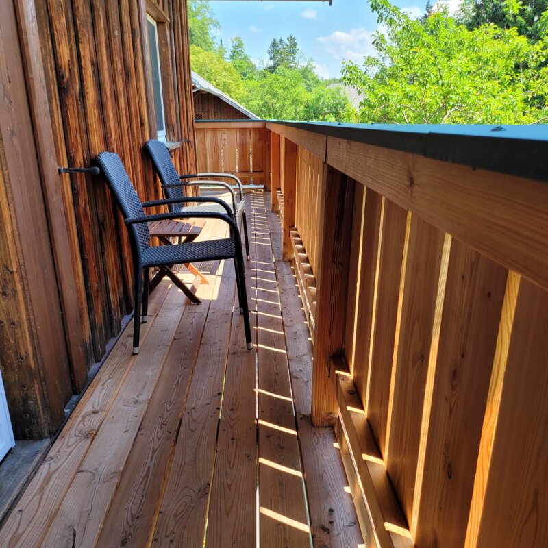 Balkon mit Stühlen und Tisch | © Marianne Witzko