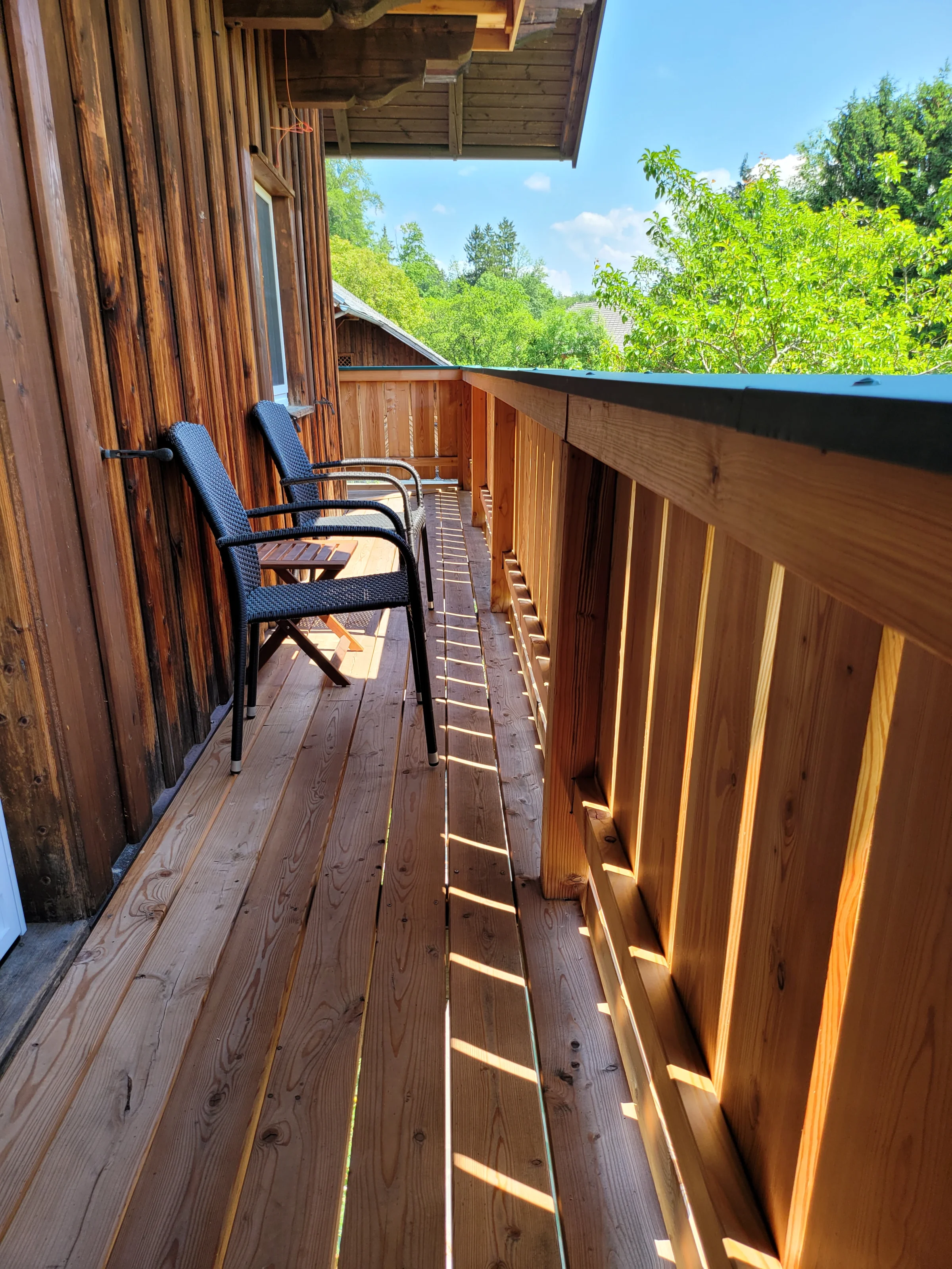 Balkon mit Stühlen und Tisch | © Marianne Witzko