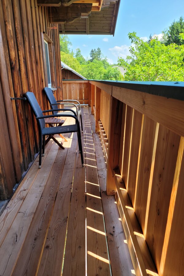 Balkon mit Stühlen und Tisch | © Marianne Witzko