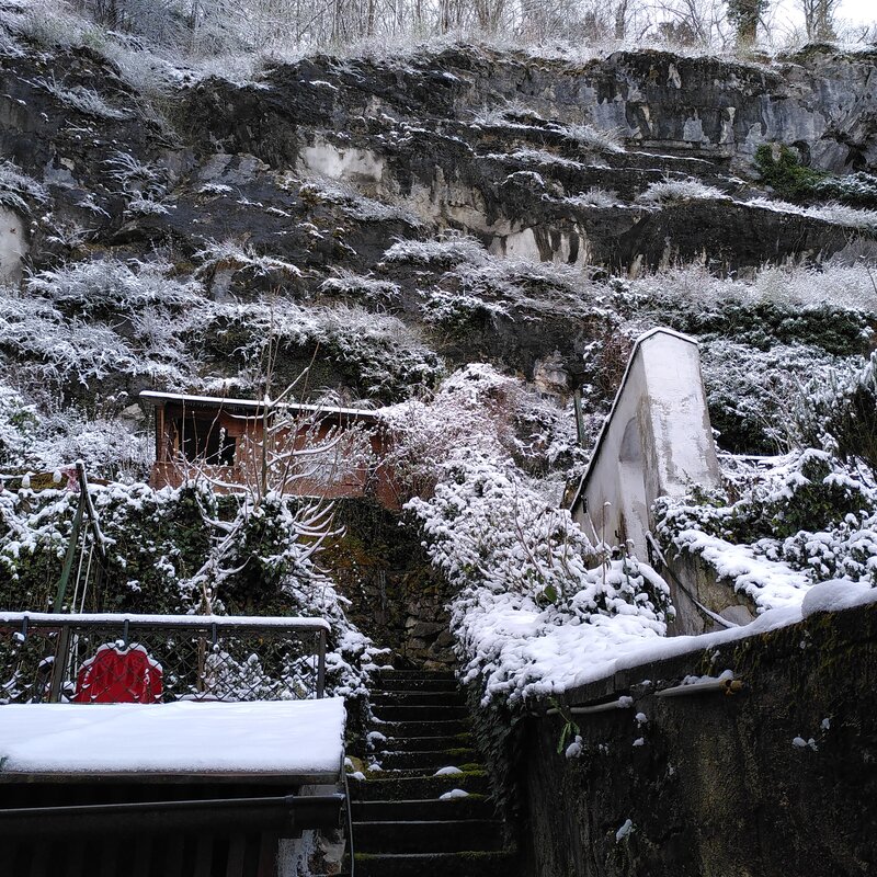 Winterlich verschneiter Terrassengarten | © Marie Melnitzky-Ekhator
