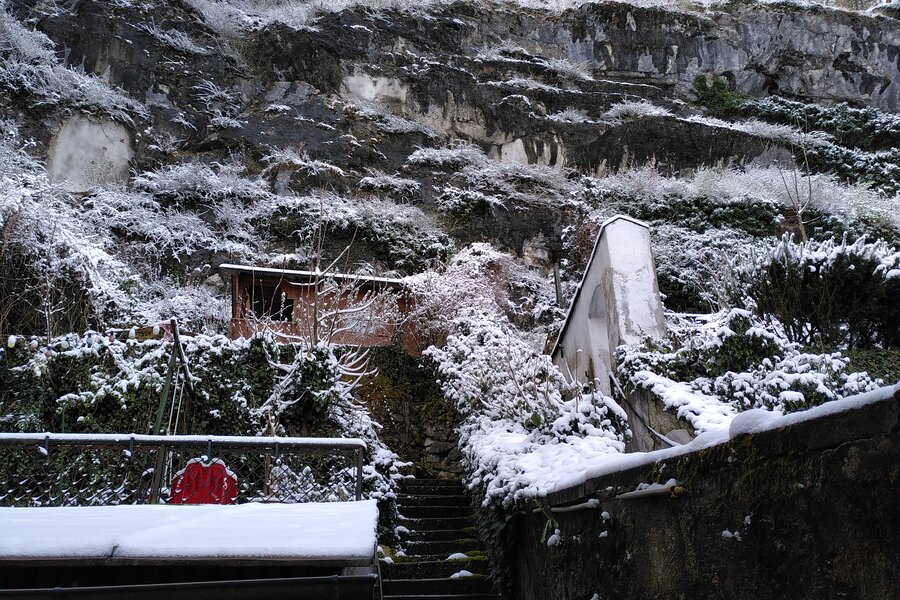 Winterlich verschneiter Terrassengarten | © Marie Melnitzky-Ekhator