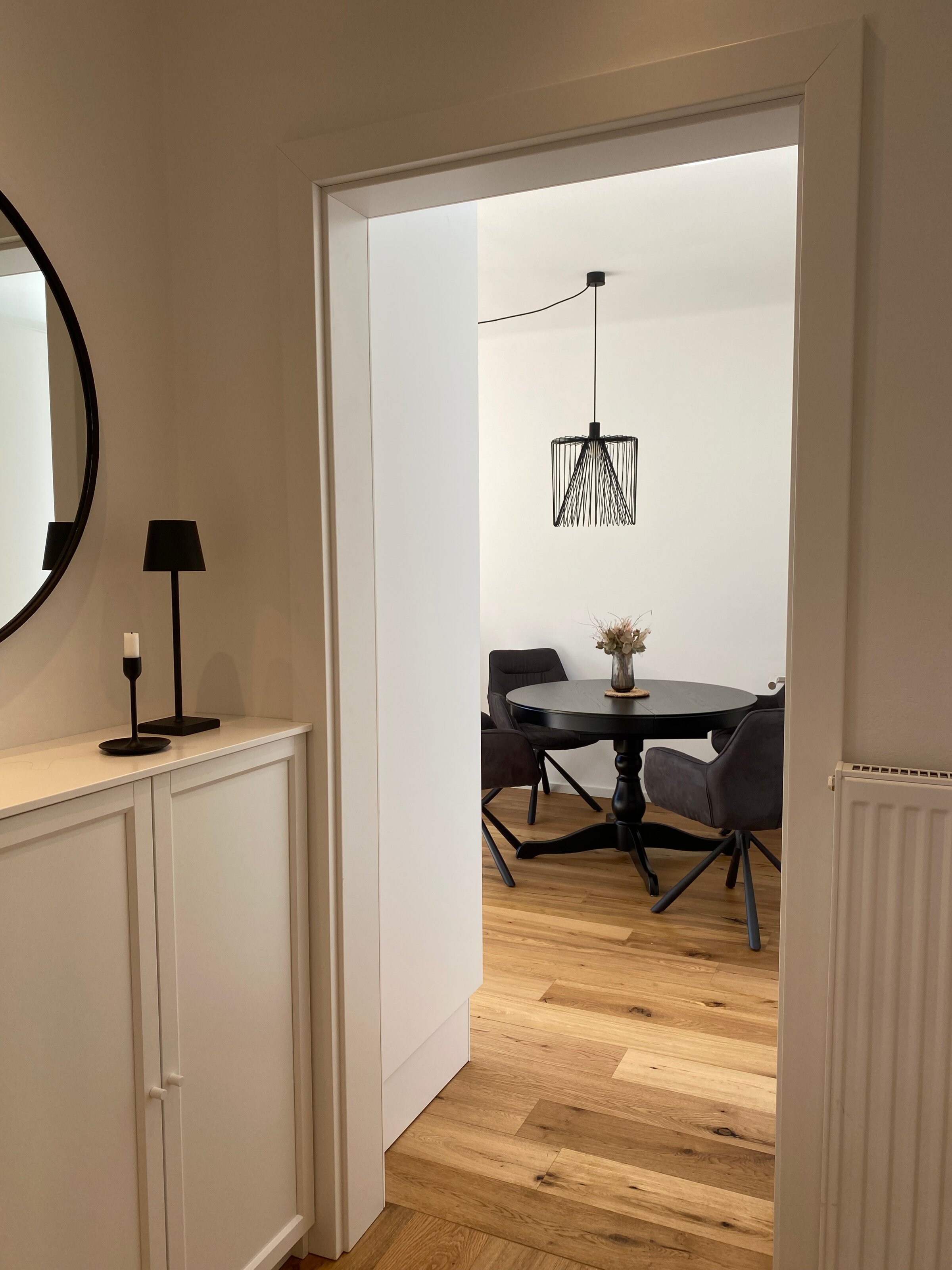 Moderner Essbereich in renovierter 4-Zimmer Wohnung – Kurzzeitmiete & Wohnen auf Zeit für 1 bis 6 Monate in Graz