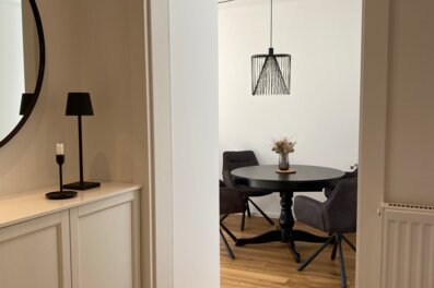 Moderner Essbereich in renovierter 4-Zimmer Wohnung – Kurzzeitmiete & Wohnen auf Zeit für 1 bis 6 Monate in Graz