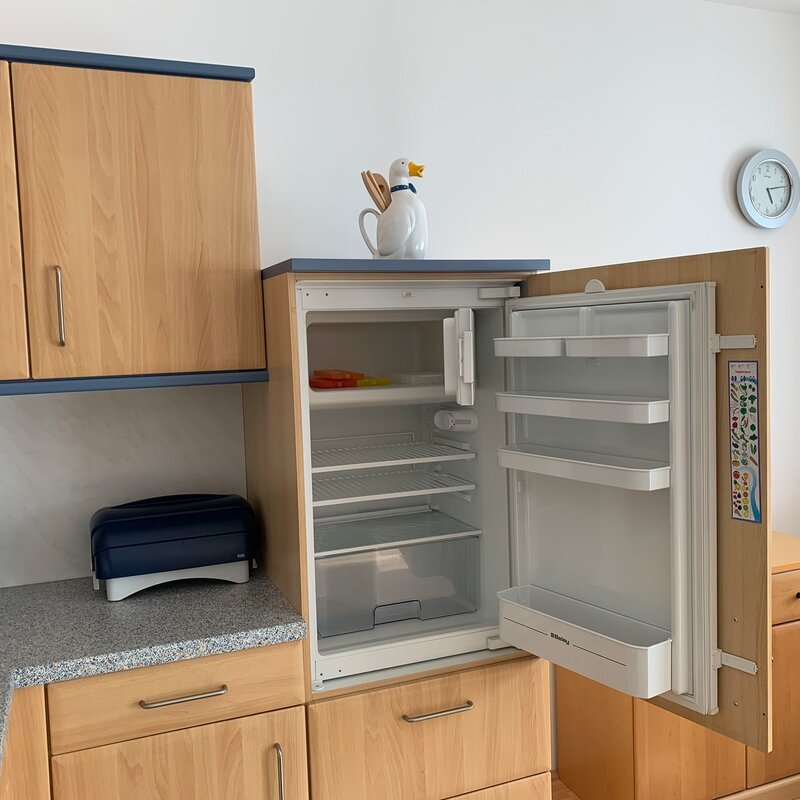 Refrigerator with freezer compartment