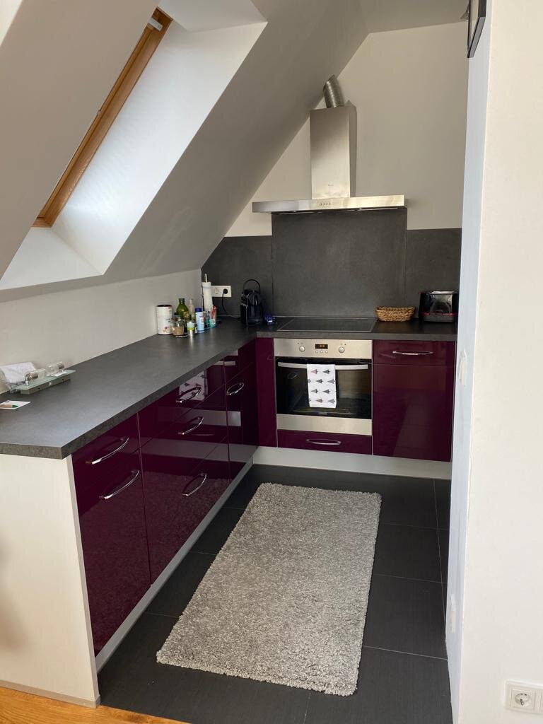 Küche mit Geschirrspüler 