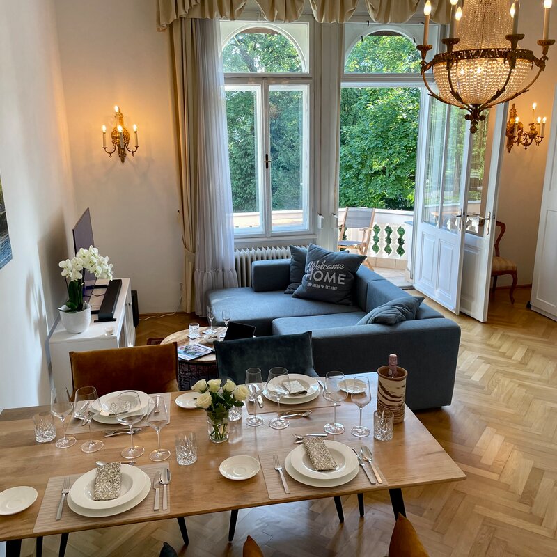 Elegantes 1-Zimmer Apartment mit Parkett & Kronleuchter – Kurzzeitmiete Salzburg, Wohnen auf Zeit für 1 bis 6 Monate.