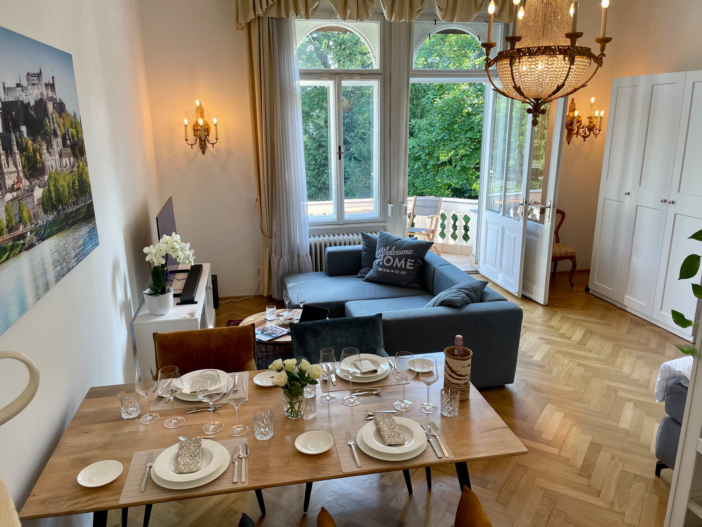 Elegantes 1-Zimmer Apartment mit Parkett & Kronleuchter – Kurzzeitmiete Salzburg, Wohnen auf Zeit für 1 bis 6 Monate.