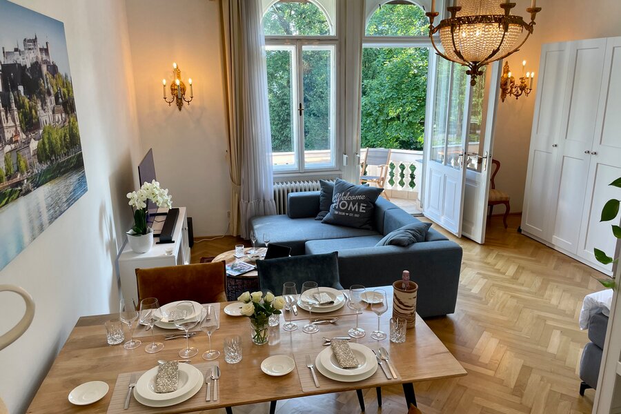 Elegantes 1-Zimmer Apartment mit Parkett & Kronleuchter – Kurzzeitmiete Salzburg, Wohnen auf Zeit für 1 bis 6 Monate.