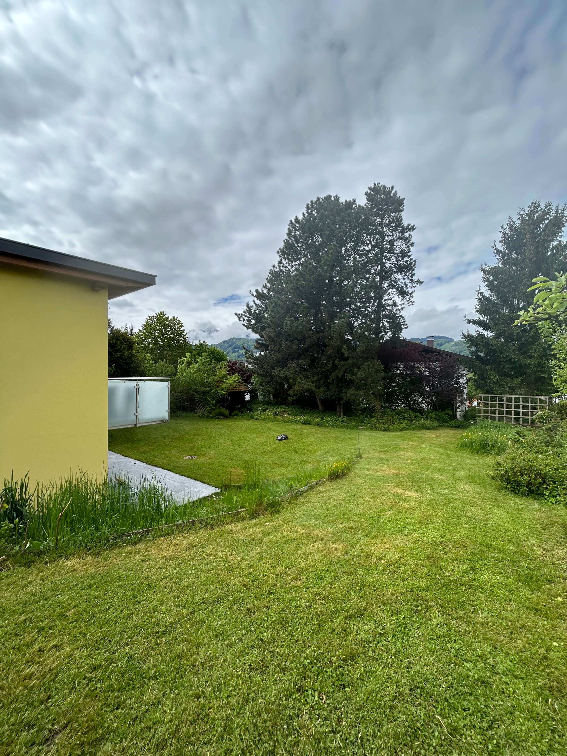 Großzügiger Garten 