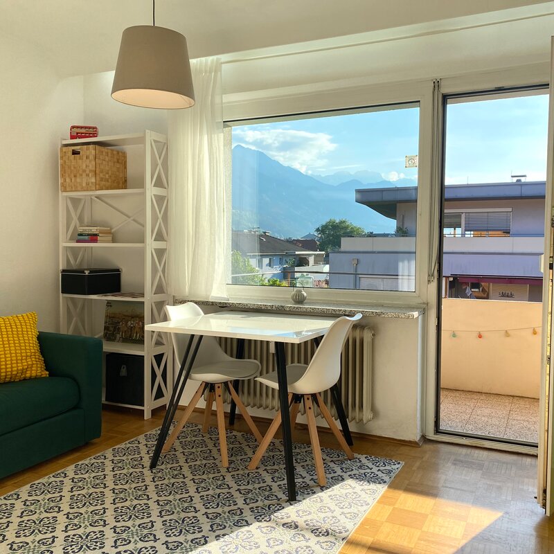 Bright 1-room apartment with balcony & mountain view – short-term rental Innsbruck, temporary housing for 1 to 6 months