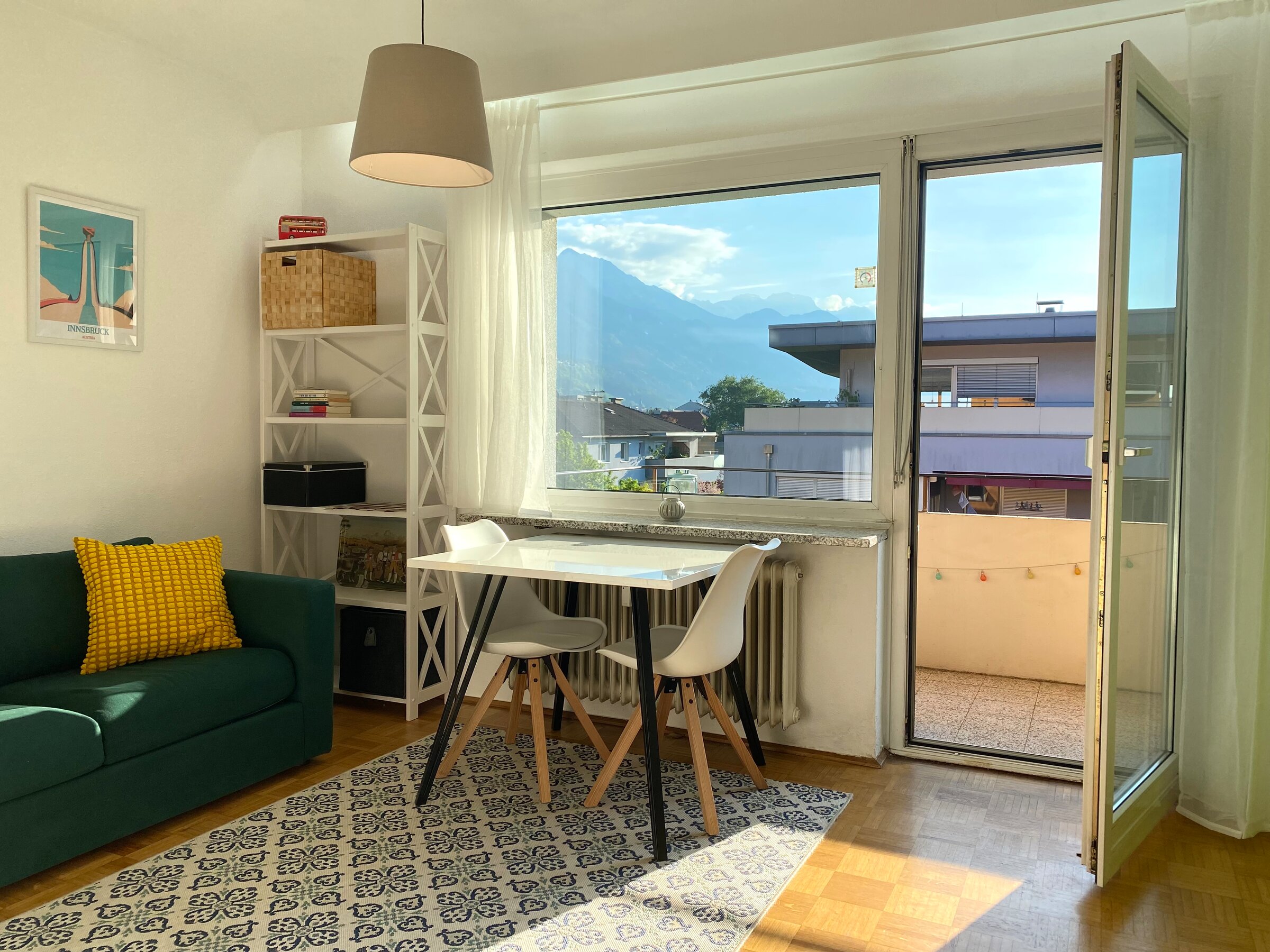 Bright 1-room apartment with balcony & mountain view – short-term rental Innsbruck, temporary housing for 1 to 6 months