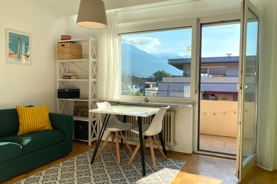 Bright 1-room apartment with balcony & mountain view – short-term rental Innsbruck, temporary housing for 1 to 6 months