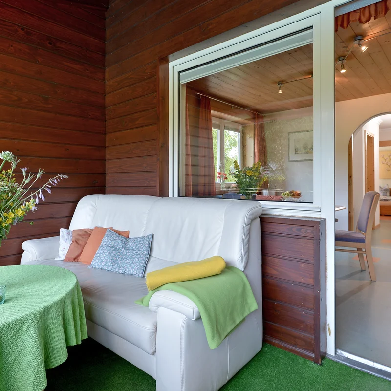 Südterrasse mit gemütlicher Sofaecke