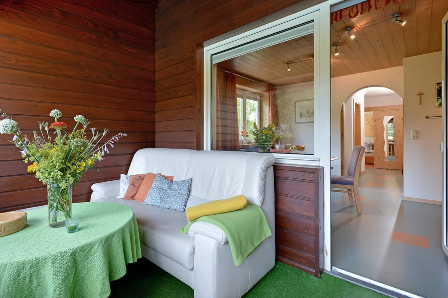 Südterrasse mit gemütlicher Sofaecke