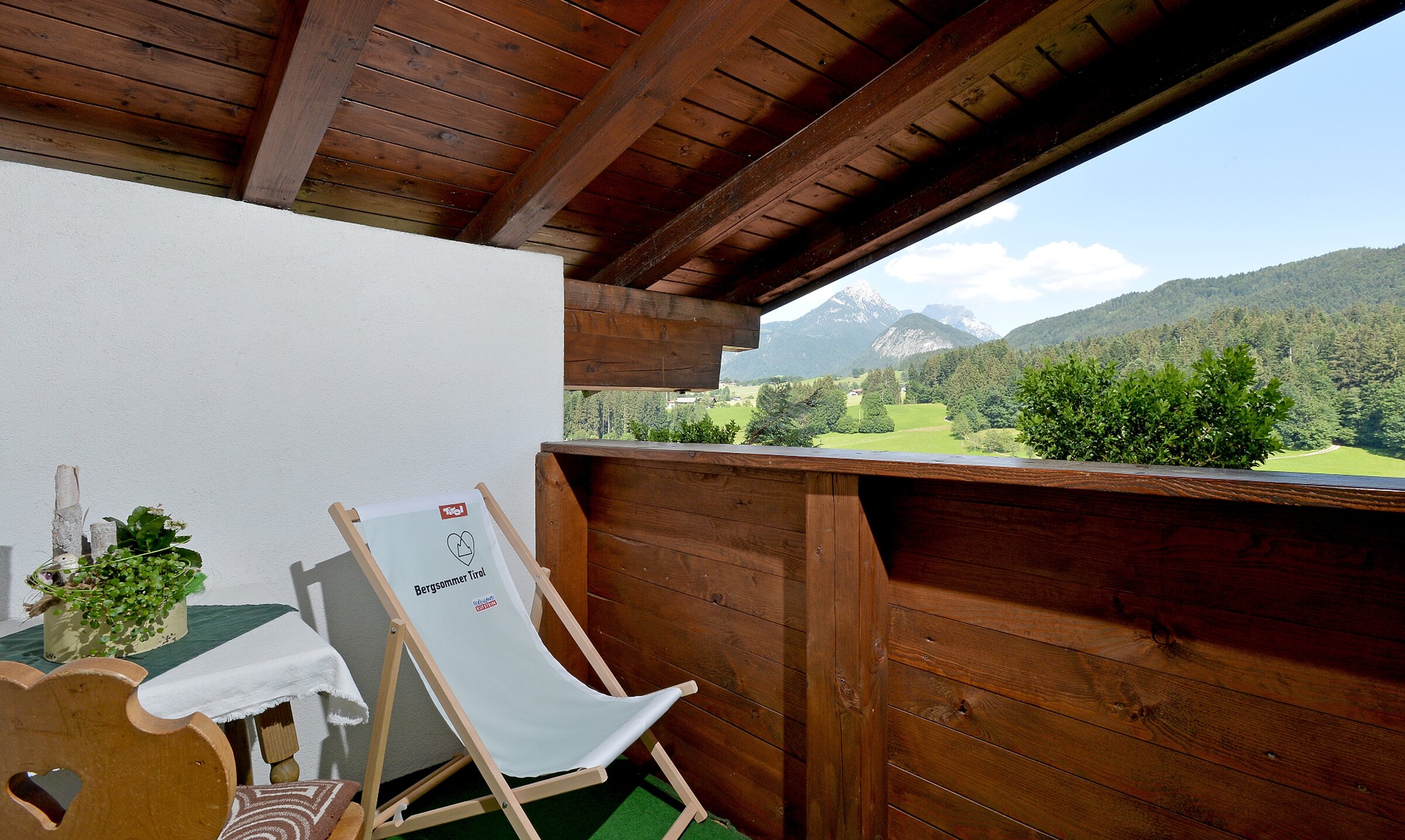 Balcony with mountain panorama – 2-room apt, short-term rental & temporary housing for 1 to 6 months in Schwoich