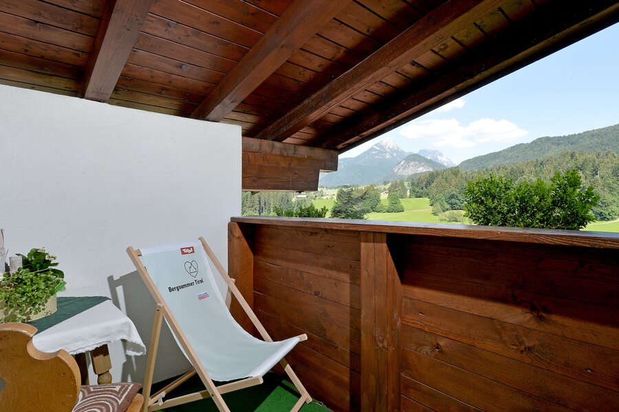 Balcony with mountain panorama – 2-room apt, short-term rental & temporary housing for 1 to 6 months in Schwoich