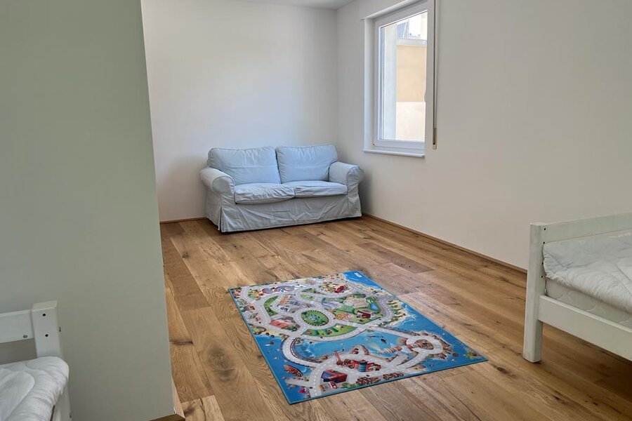 Schlafzimmer 2 Einzelbetten und Sofa