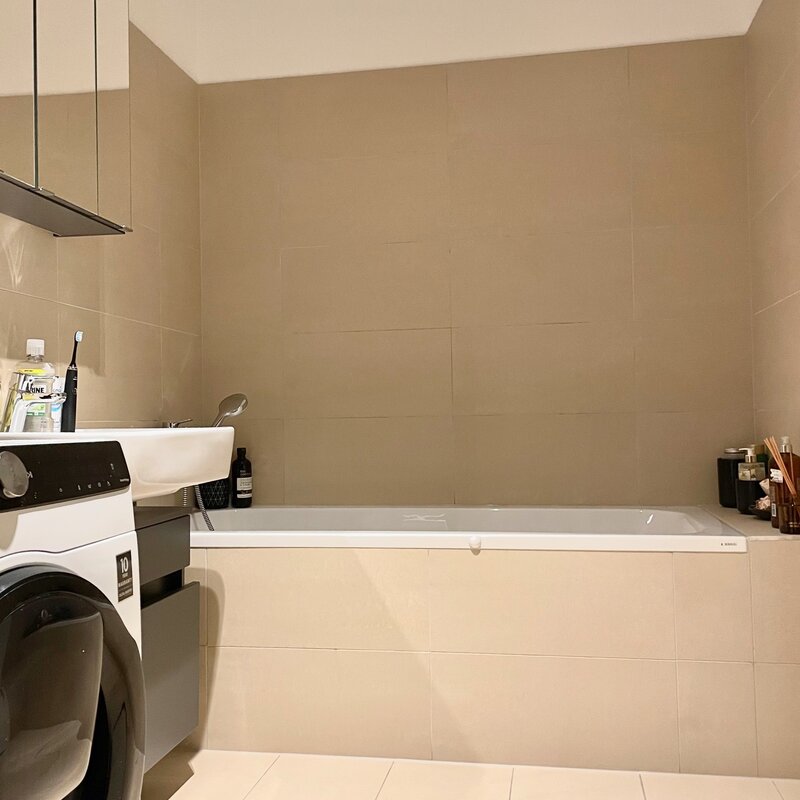 Bad mit Badewanne und Waschmaschine (6. Stock) | © Alexis Seyfried