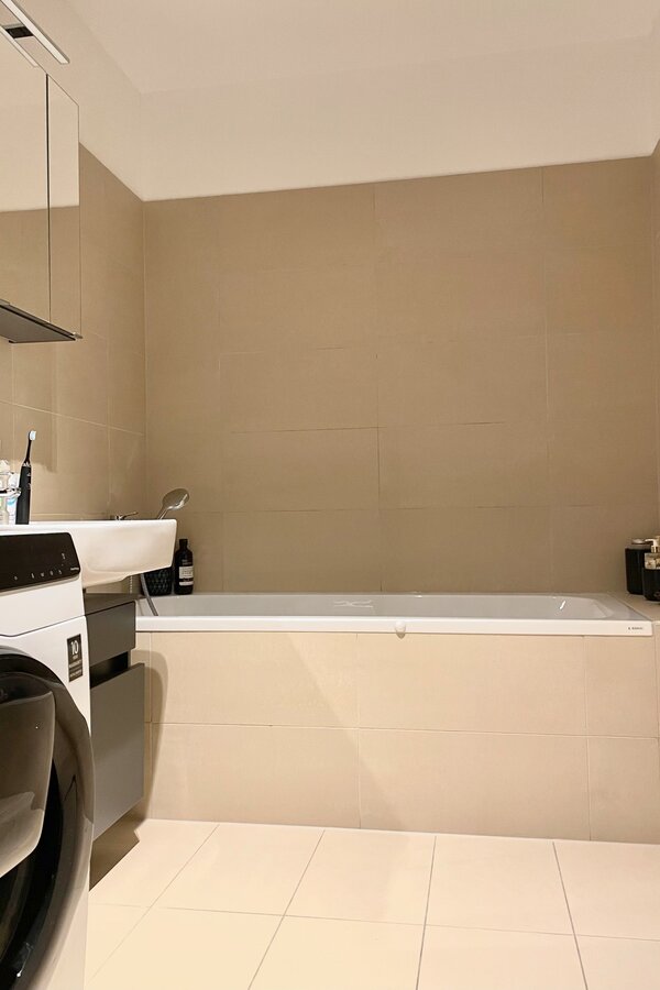 Bad mit Badewanne und Waschmaschine (6. Stock) | © Alexis Seyfried