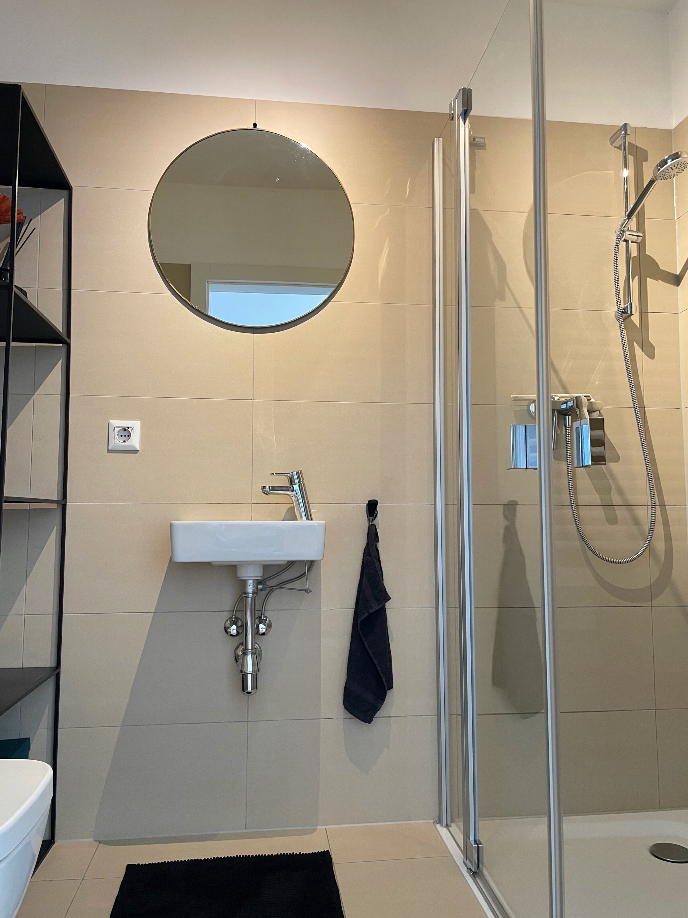 Badezimmer mit Duschkabine (7. Stock) | © Alexis Seyfried