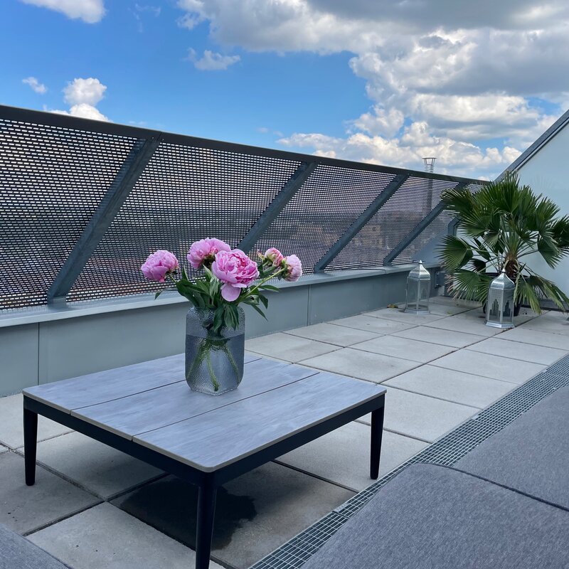 Große Terrasse mit Loungemöbel | © Alexis Seyfried