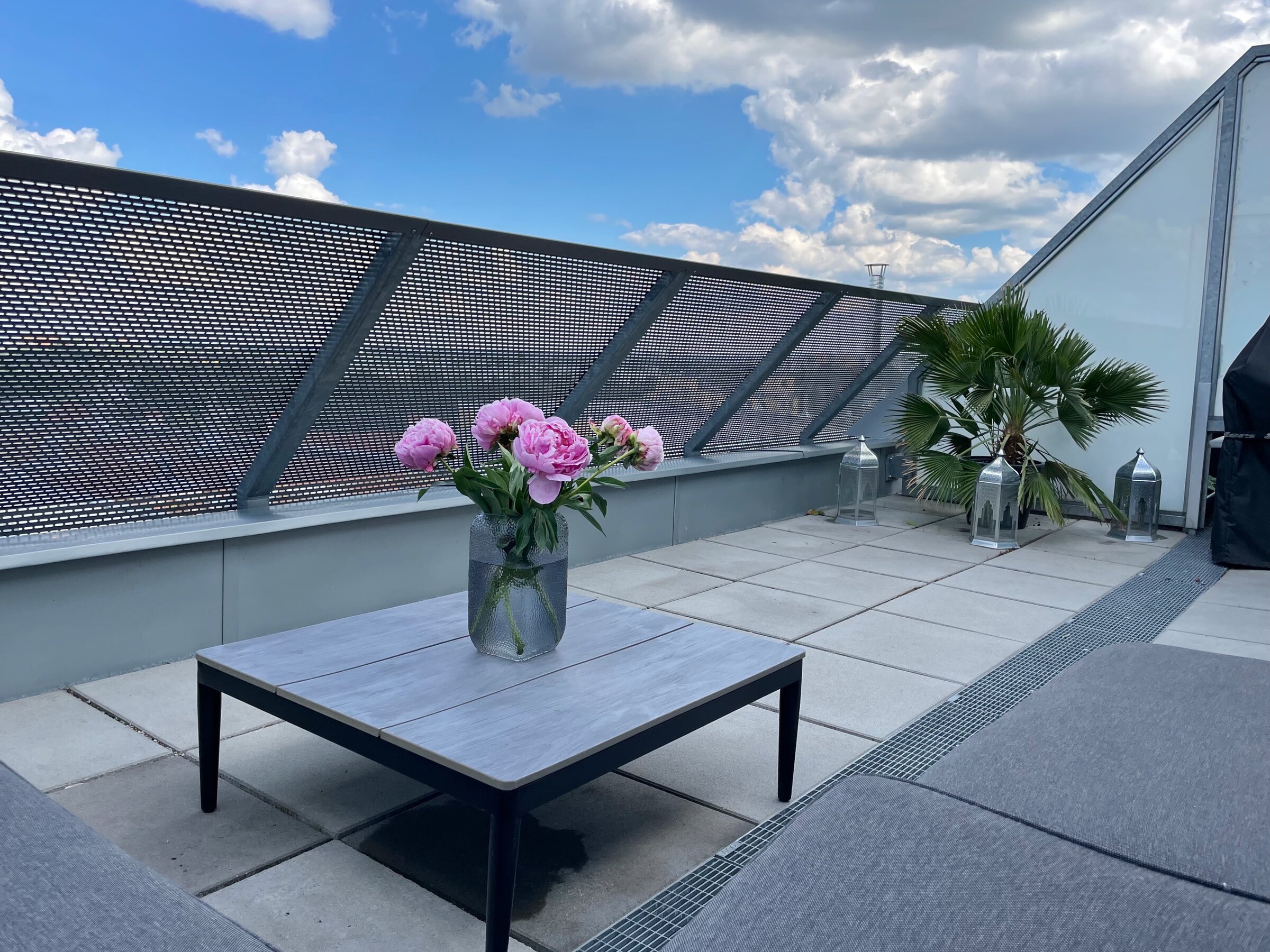 Große Terrasse mit Loungemöbel | © Alexis Seyfried