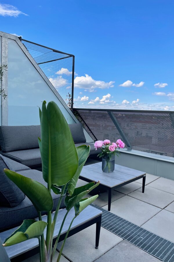 Große Terrasse mit Loungemöbel | © Alexis Seyfried