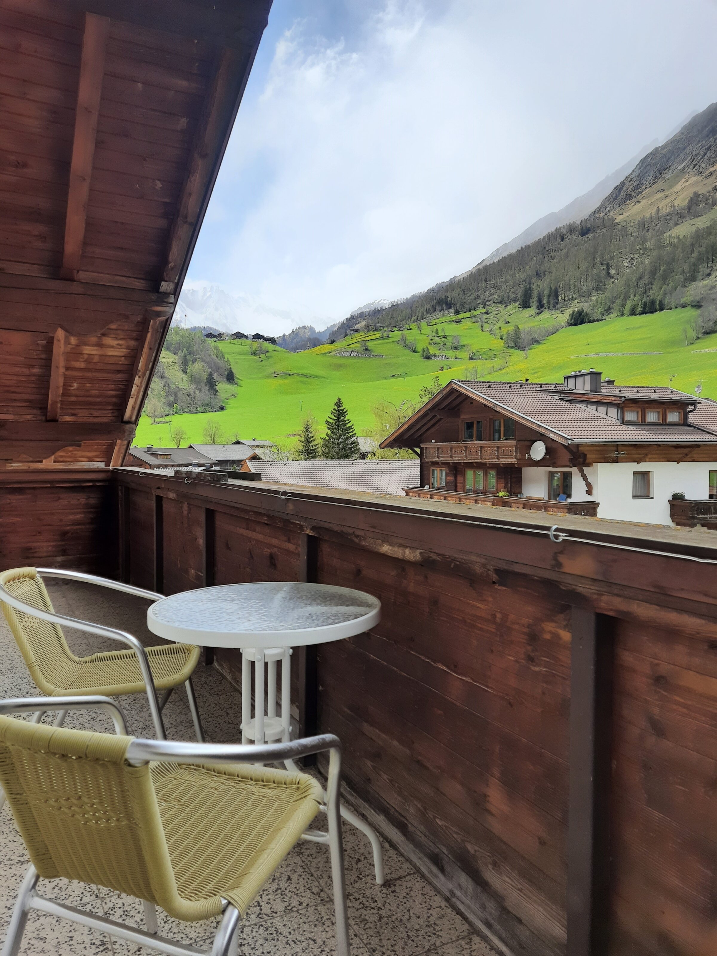 View at Mountains and Skipiste