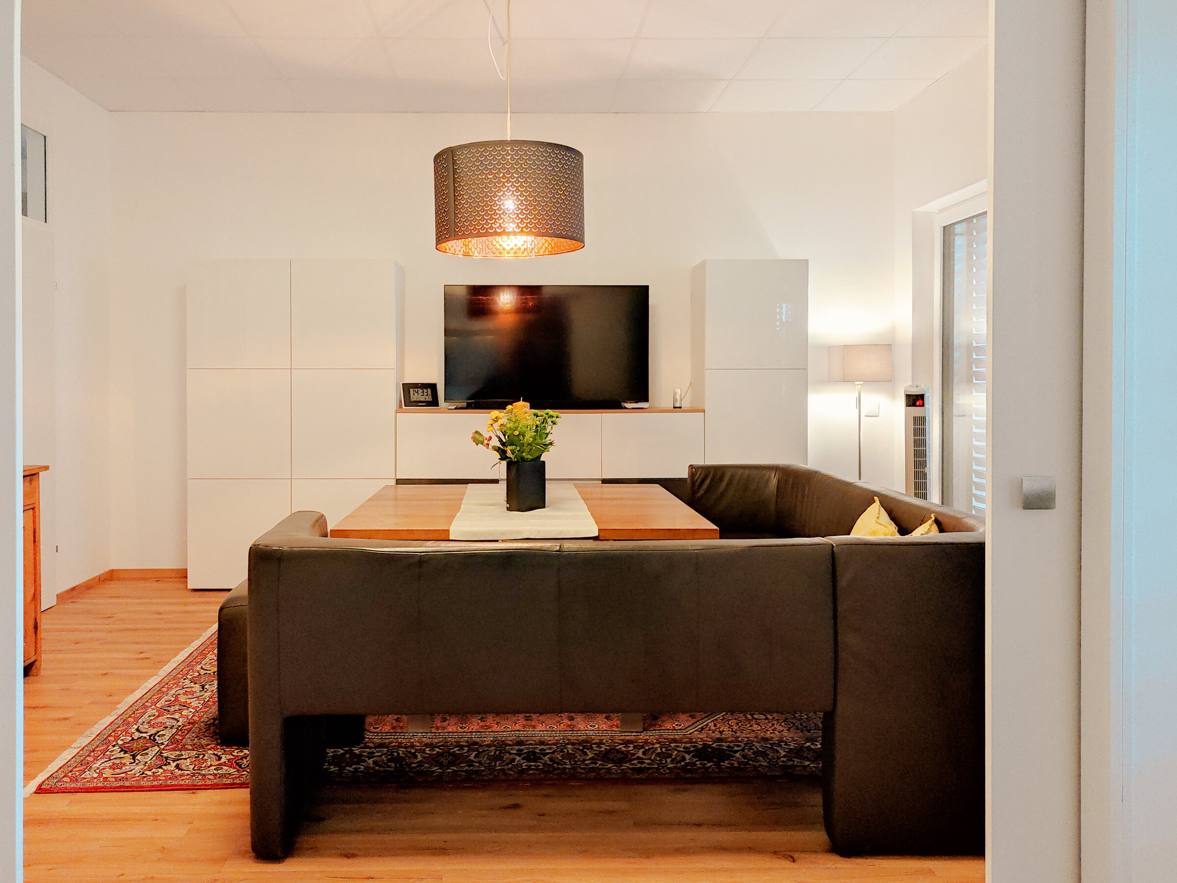 55 Zoll Smart-TV mit Soundbar, Wifi, Blutooth