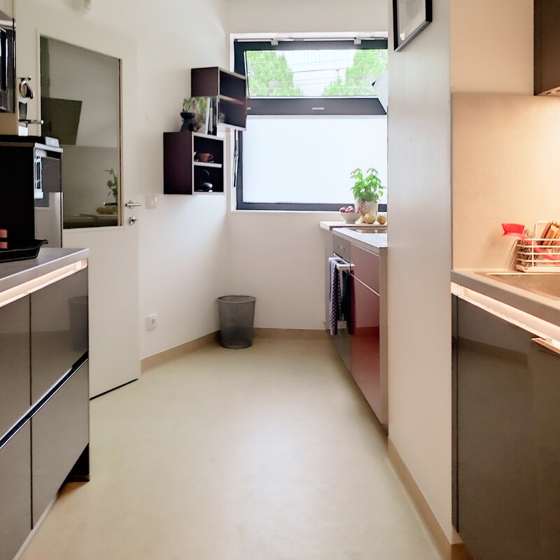 Voll ausgestattete Küche