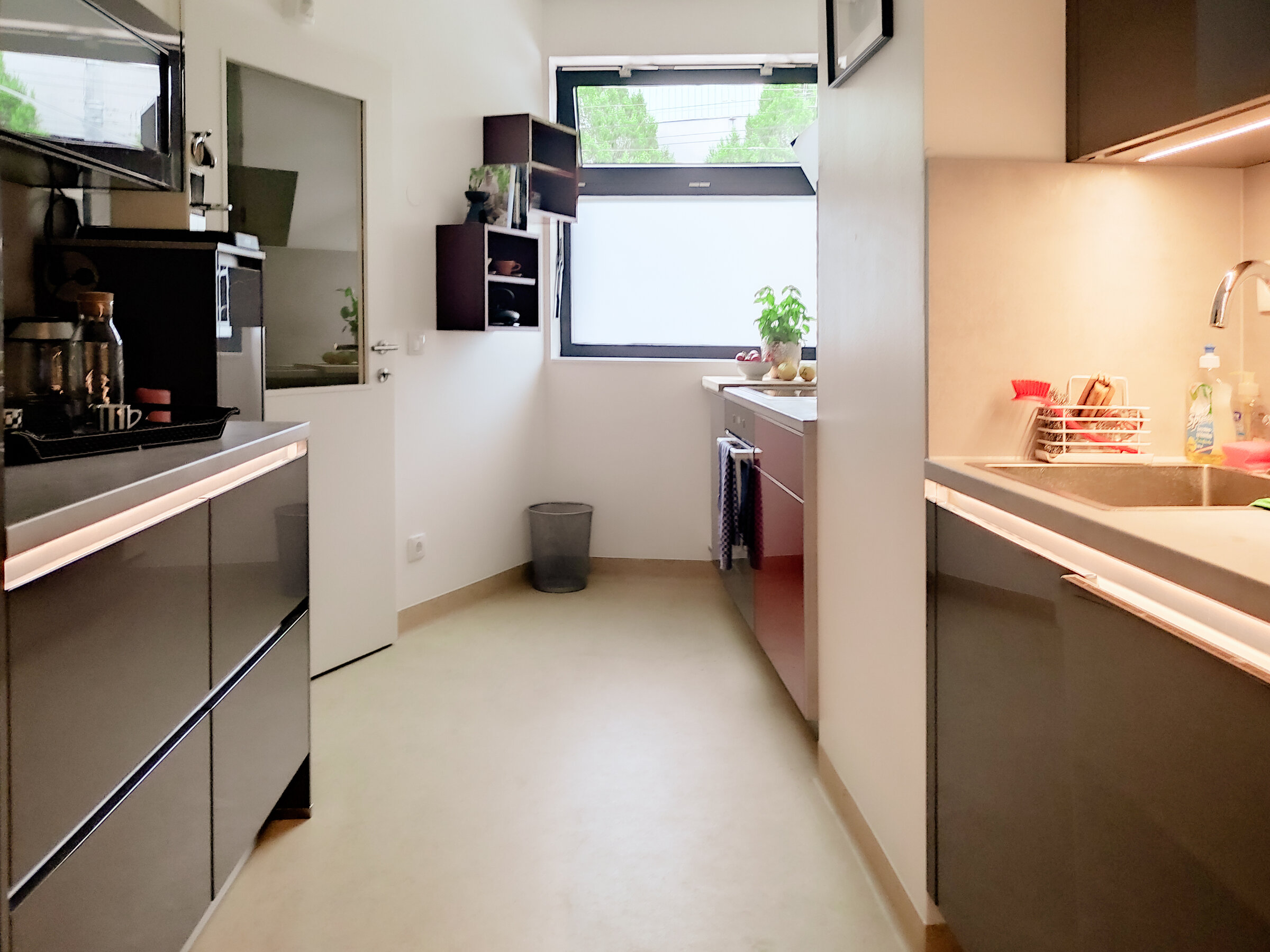 Voll ausgestattete Küche