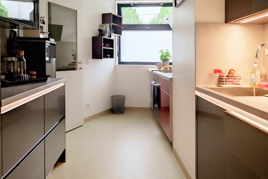 Voll ausgestattete Küche