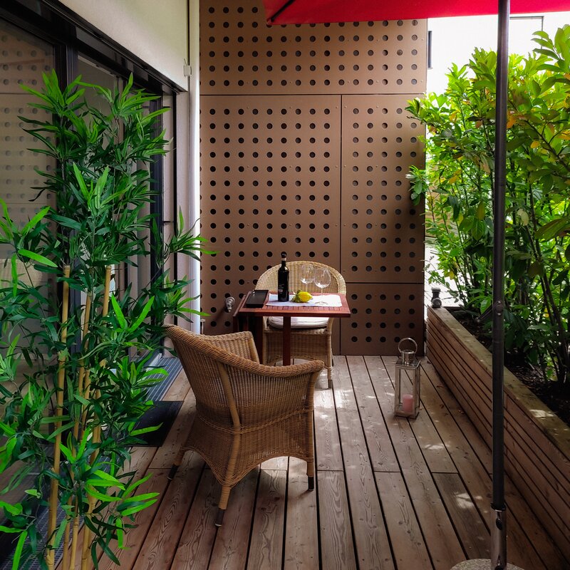 Begrünte Terrasse mit angenehmen Klima