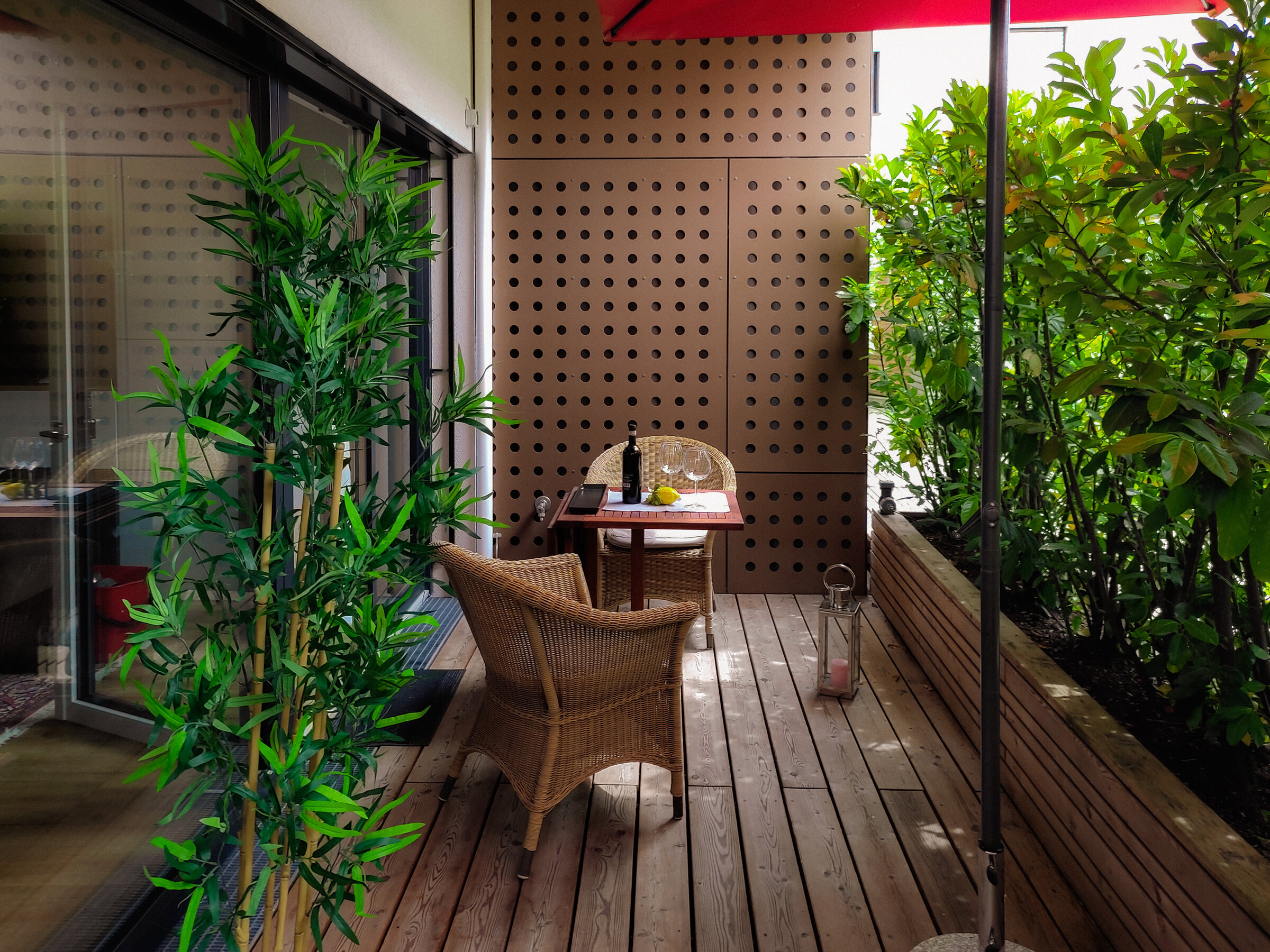 Begrünte Terrasse mit angenehmen Klima