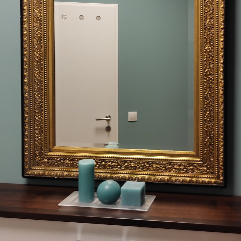 Shoe cabinet