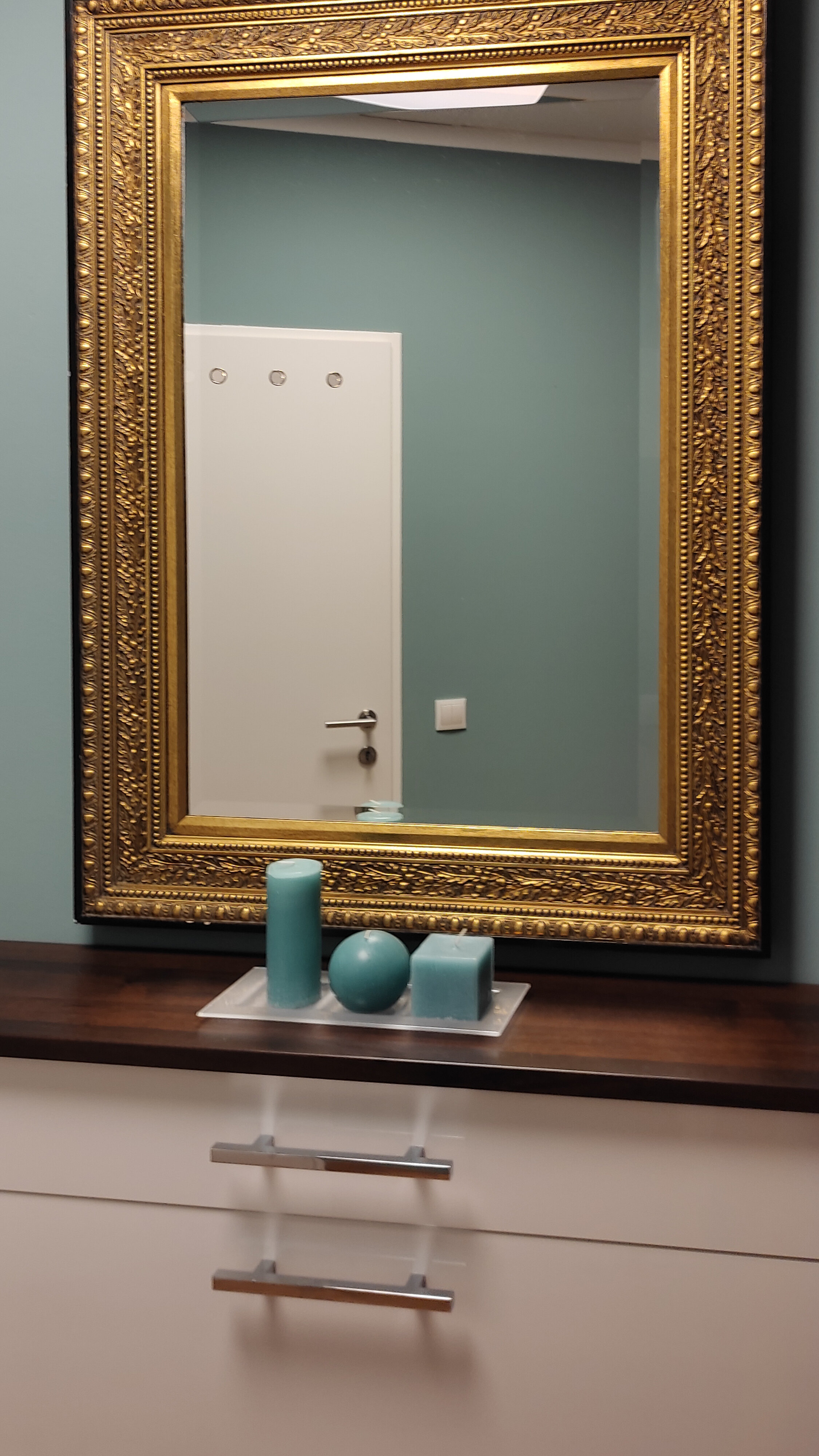 Shoe cabinet