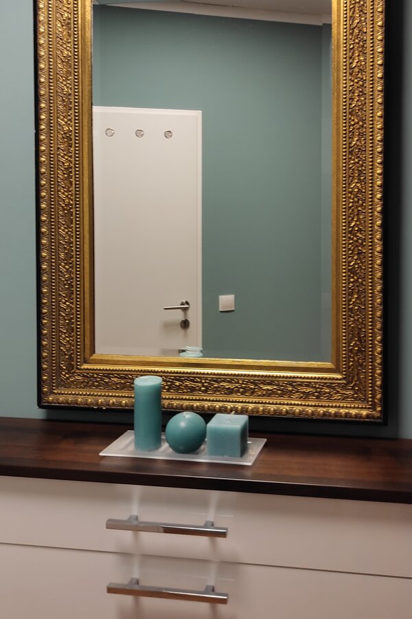 Shoe cabinet