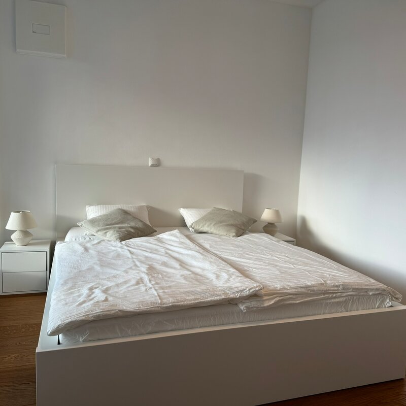 Schlafzimmer mit Balkon und Blick auf die Festung Hohen Salzburg | © PSG