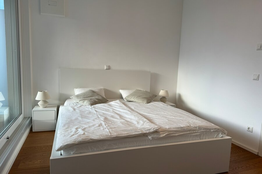 Schlafzimmer mit Balkon und Blick auf die Festung Hohen Salzburg | © PSG