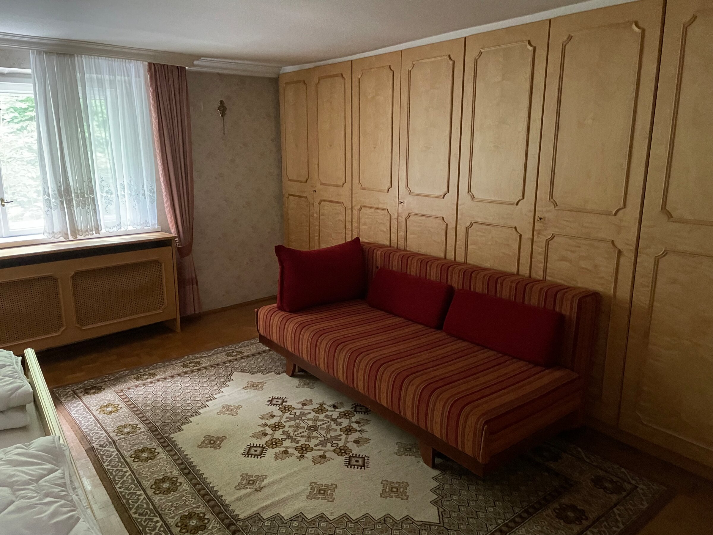 Can be folded out as a double bed