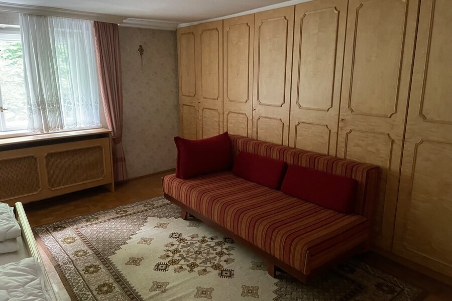 Can be folded out as a double bed