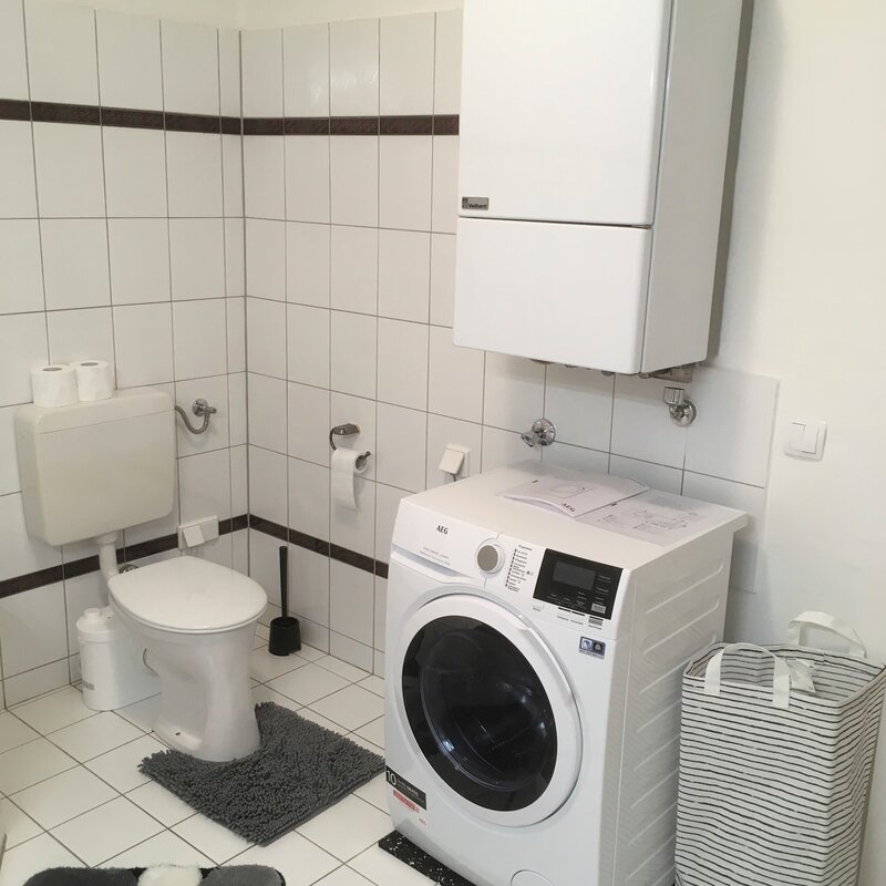 Bathroom / Washer-Dryer