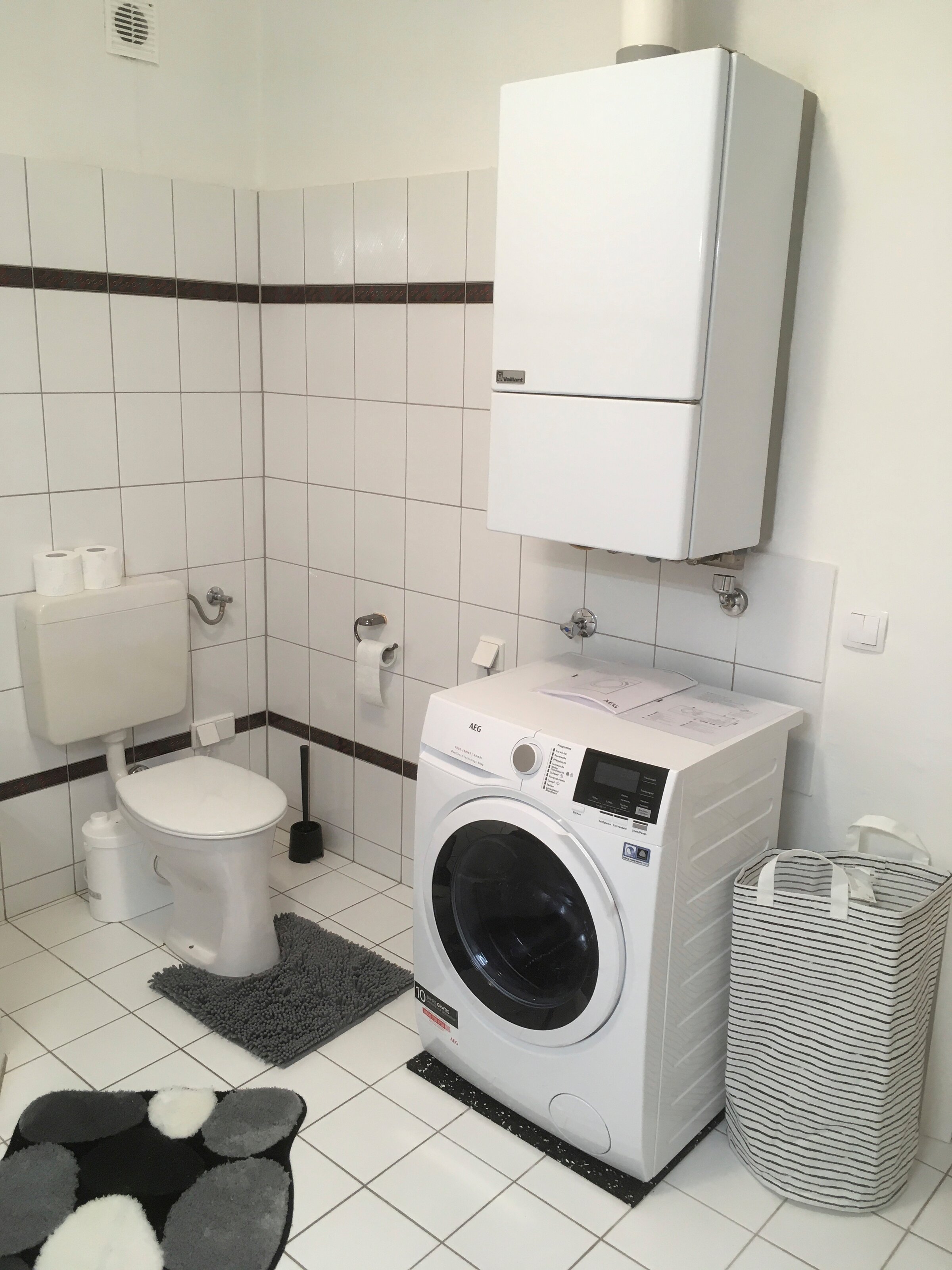 Bathroom / Washer-Dryer
