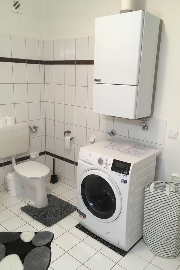 Bathroom / Washer-Dryer
