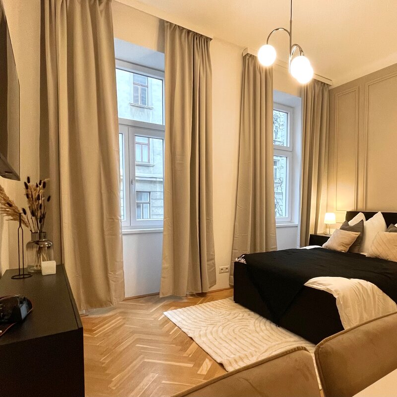 Overview bedroom & living room