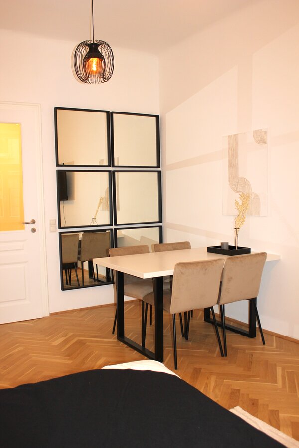 Arbeitsplatz / Esstisch