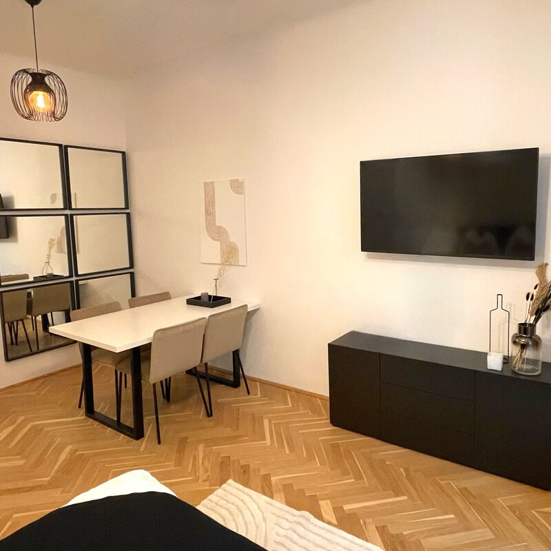 Overview bedroom & living room